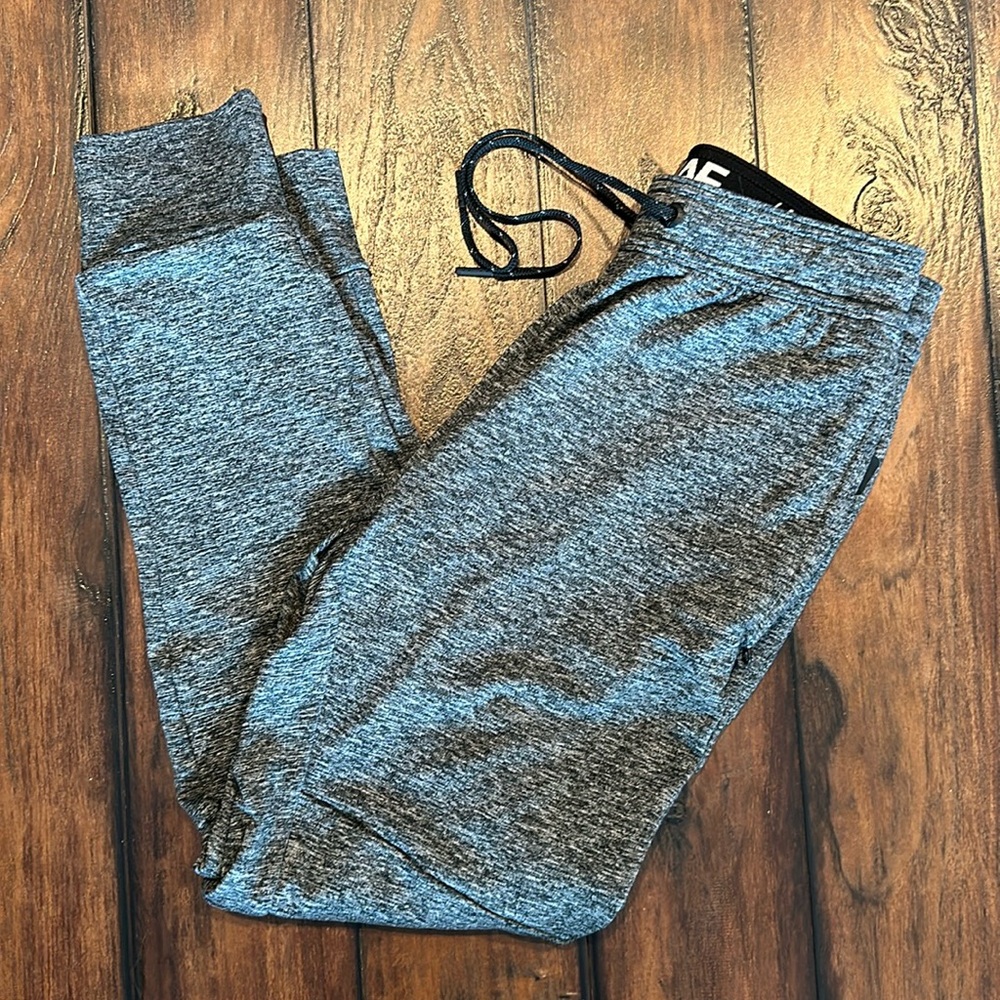 AEO jogger gray XS. Perfect size for tweens!